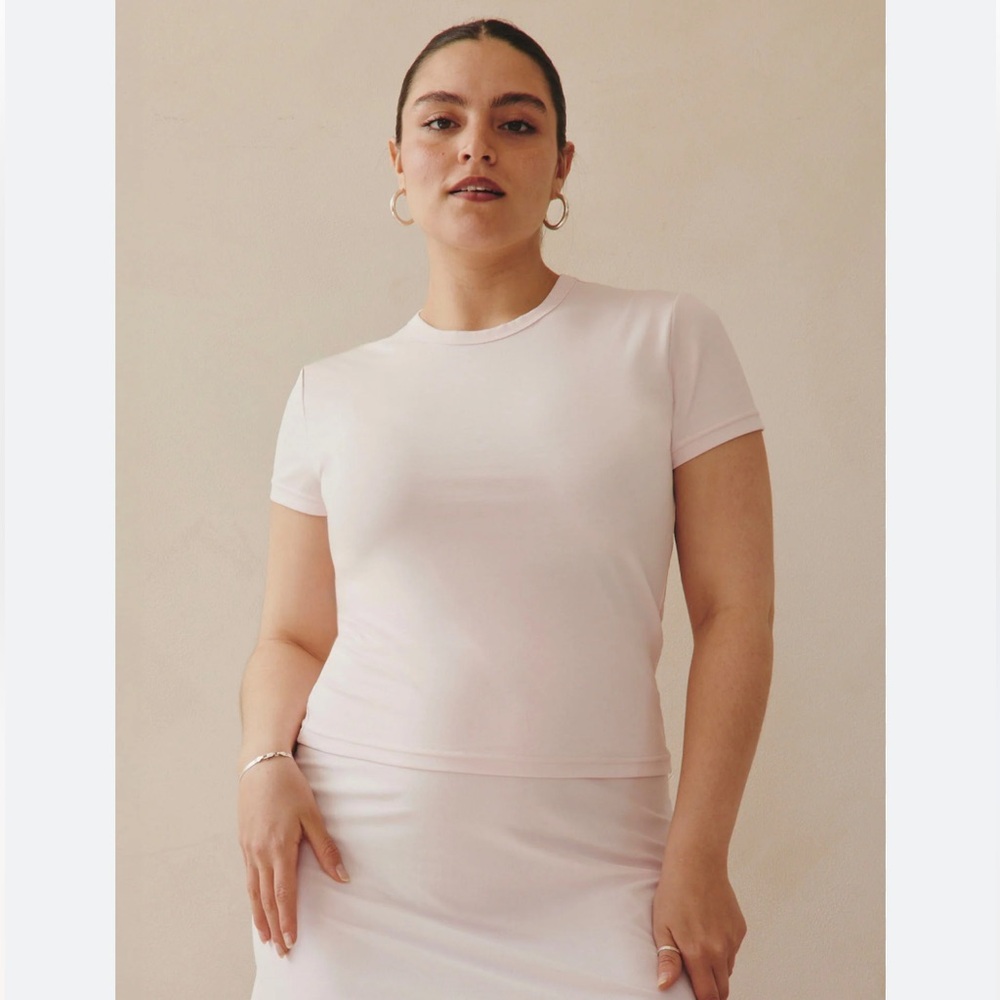 LEZE THE LABEL Rue Cream Scoop Neck Soft T-Shirt Women’s Size Large BRAND NEW